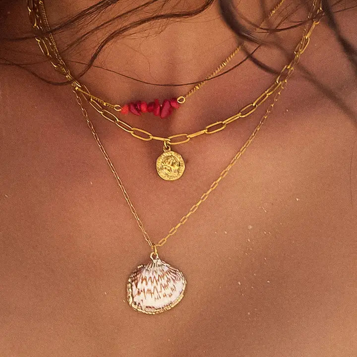 MAIQTRI LAYER SHELL NECKLACE