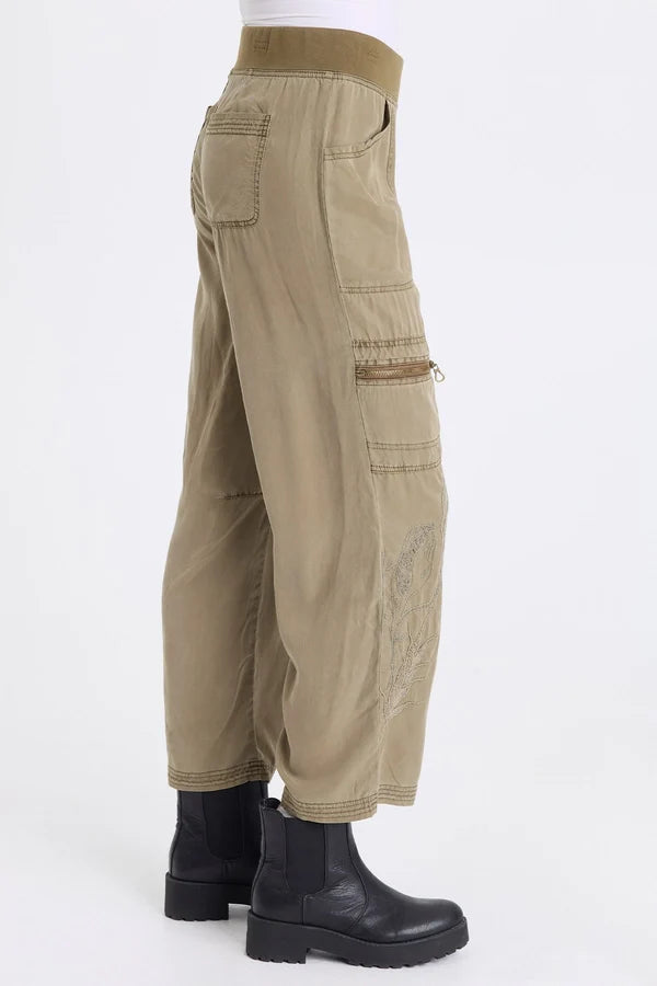 XCVI 23228 EMB ODRAN PANT