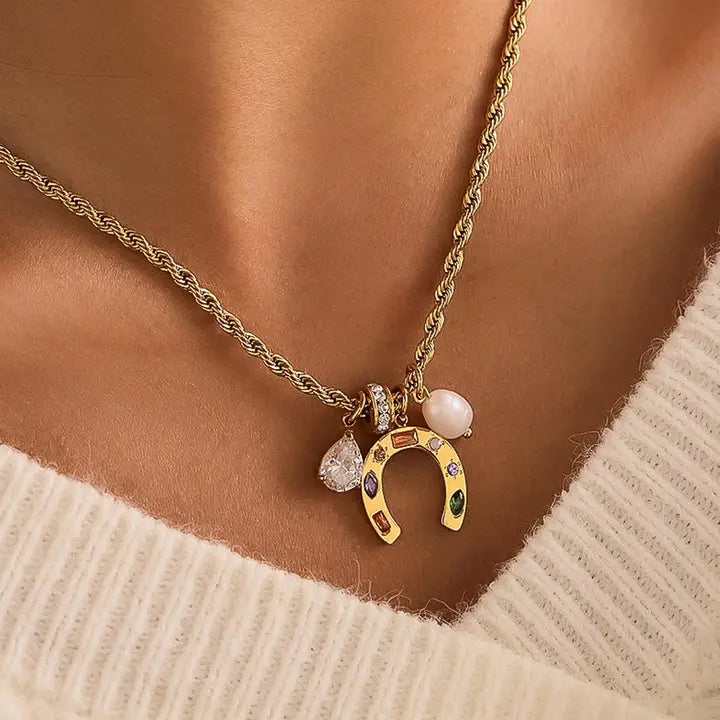 MAIQ HSHOE PRL CLUSTER NECKLACE