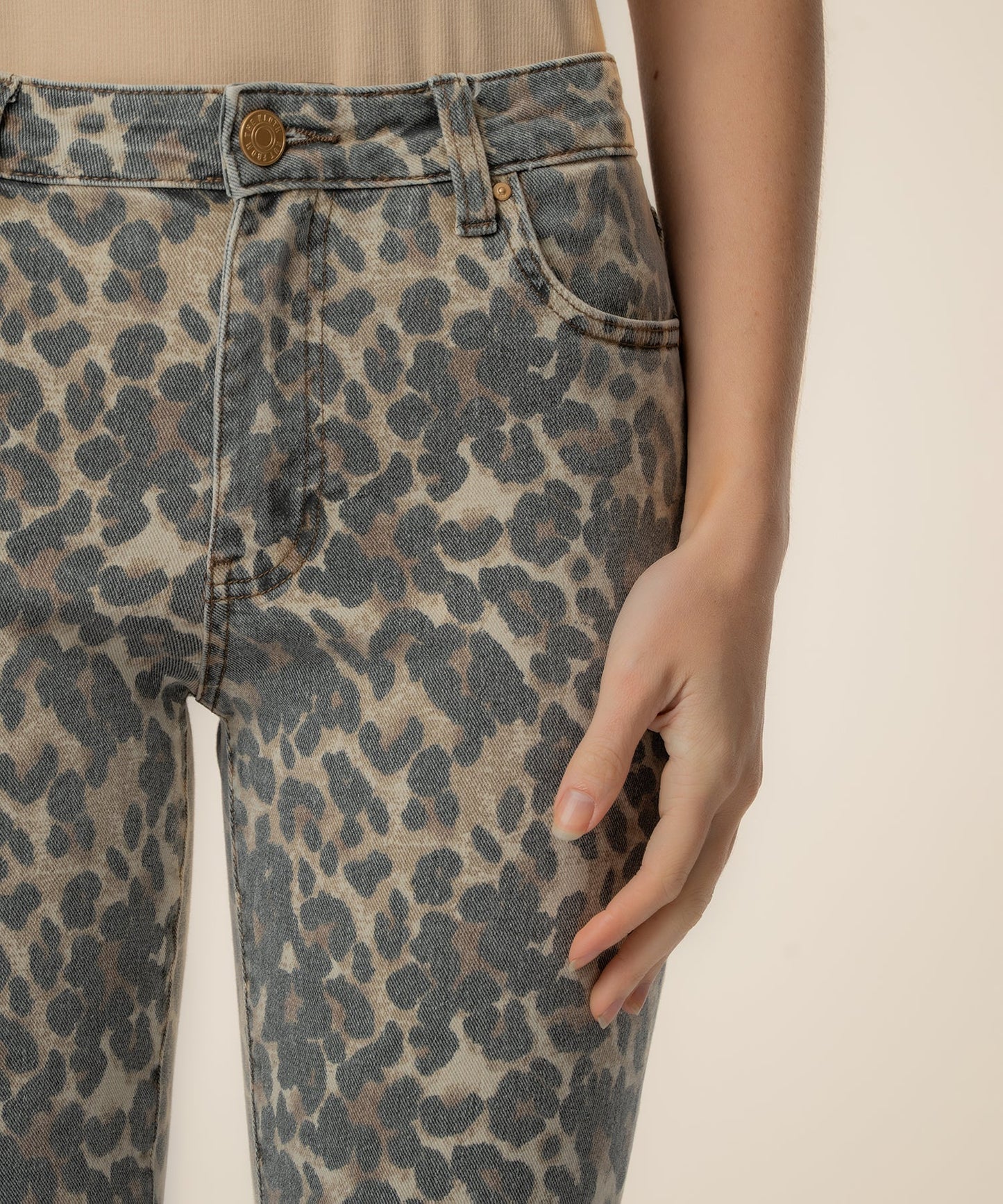 KUT KB63005 KELSEY CHEETAH JEAN