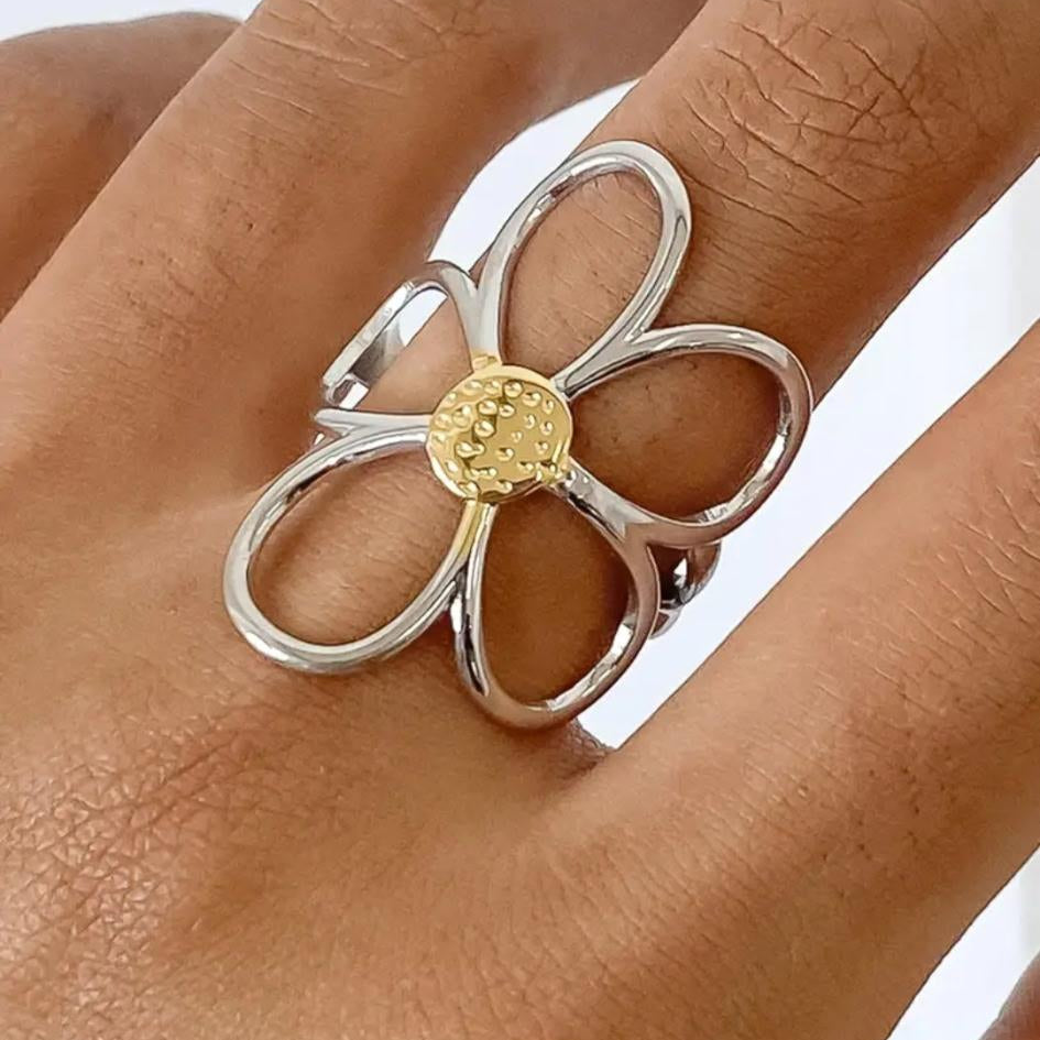 MAIQ 18KG FLWR RING