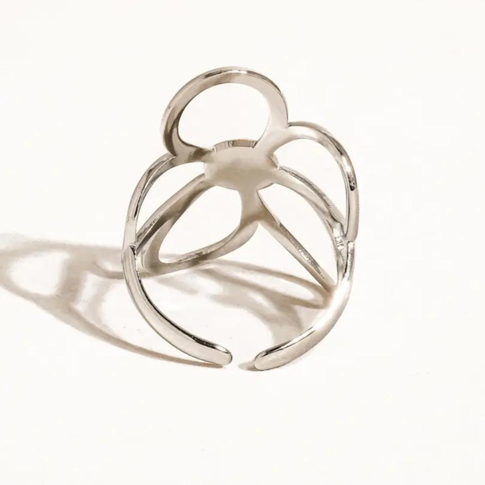 MAIQ 18KG FLWR RING
